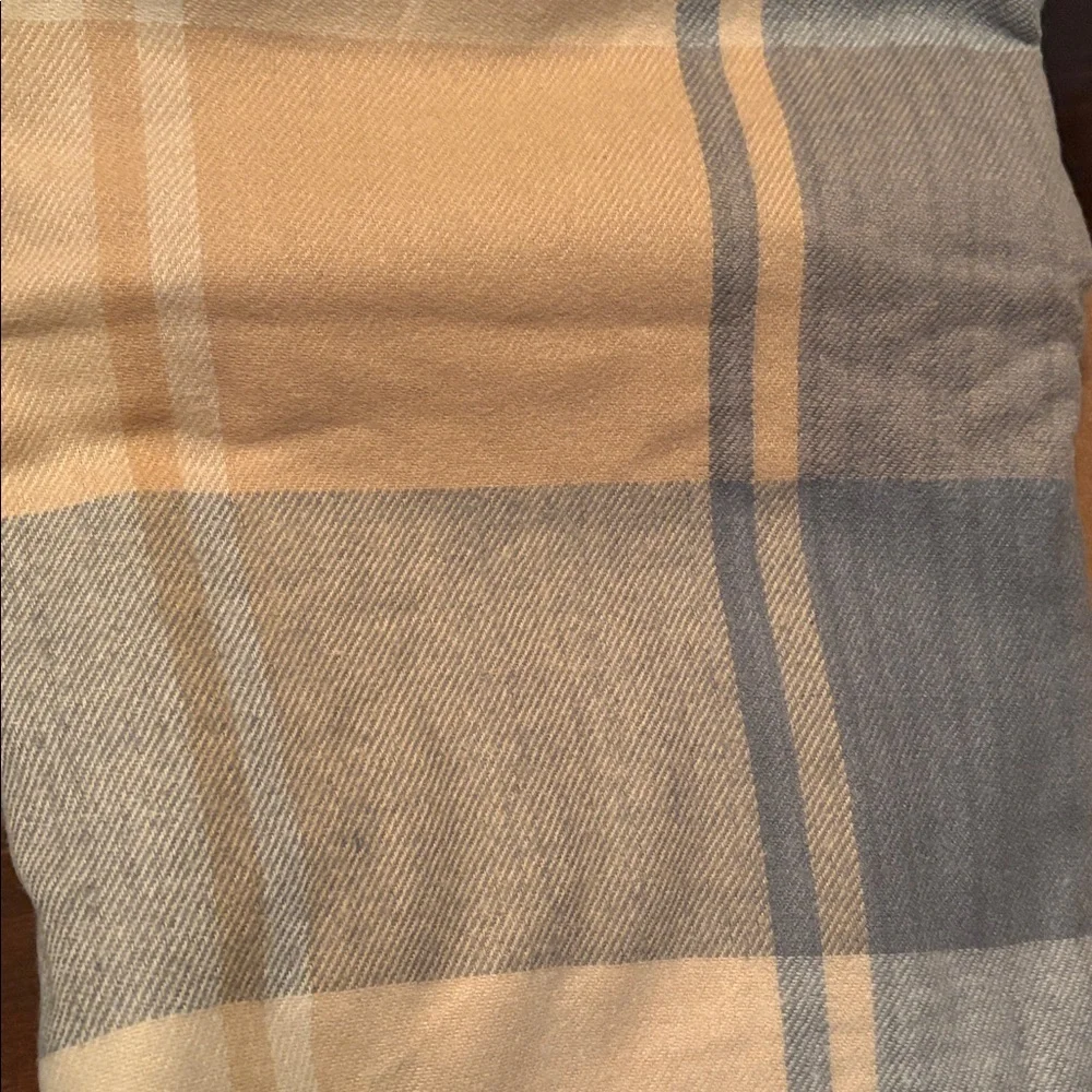 SOFT FASHIONABLE WRAP‎